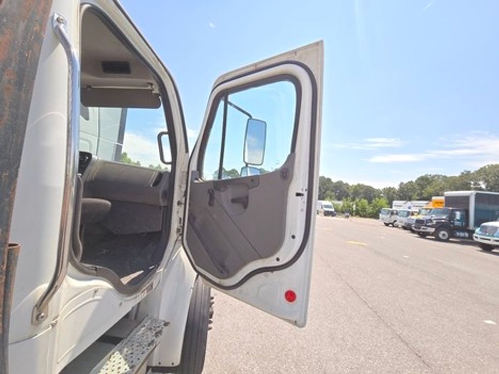 Flatbed Truck-Light and Medium Duty Trucks-Freightliner-2014-M2-Lafayette-LA-173,773\n\t\tmiles-$ 46,000 - Image 12