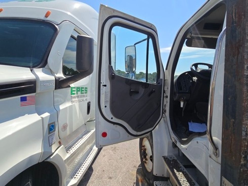 Flatbed Truck-Light and Medium Duty Trucks-Freightliner-2014-M2-Lafayette-LA-173,773\n\t\tmiles-$ 46,000 - Image 9