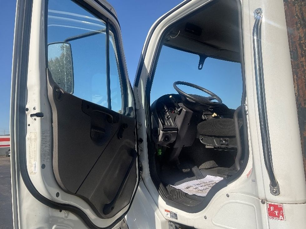 Flatbed Truck-Light and Medium Duty Trucks-Freightliner-2014-M2-Memphis-TN-213,170\n\t\tmiles-$ 44,500 - Image 13