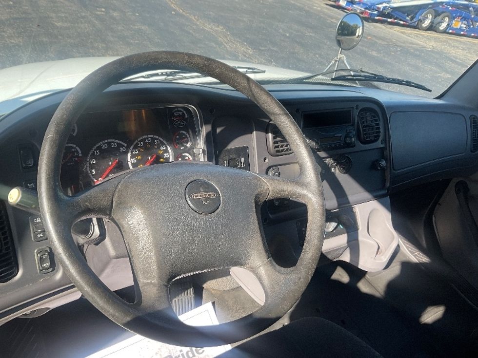 Flatbed Truck-Light and Medium Duty Trucks-Freightliner-2014-M2-Memphis-TN-213,170\n\t\tmiles-$ 44,500 - Image 14