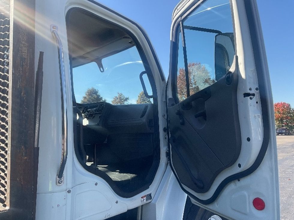 Flatbed Truck-Light and Medium Duty Trucks-Freightliner-2014-M2-Memphis-TN-213,170\n\t\tmiles-$ 44,500 - Image 17