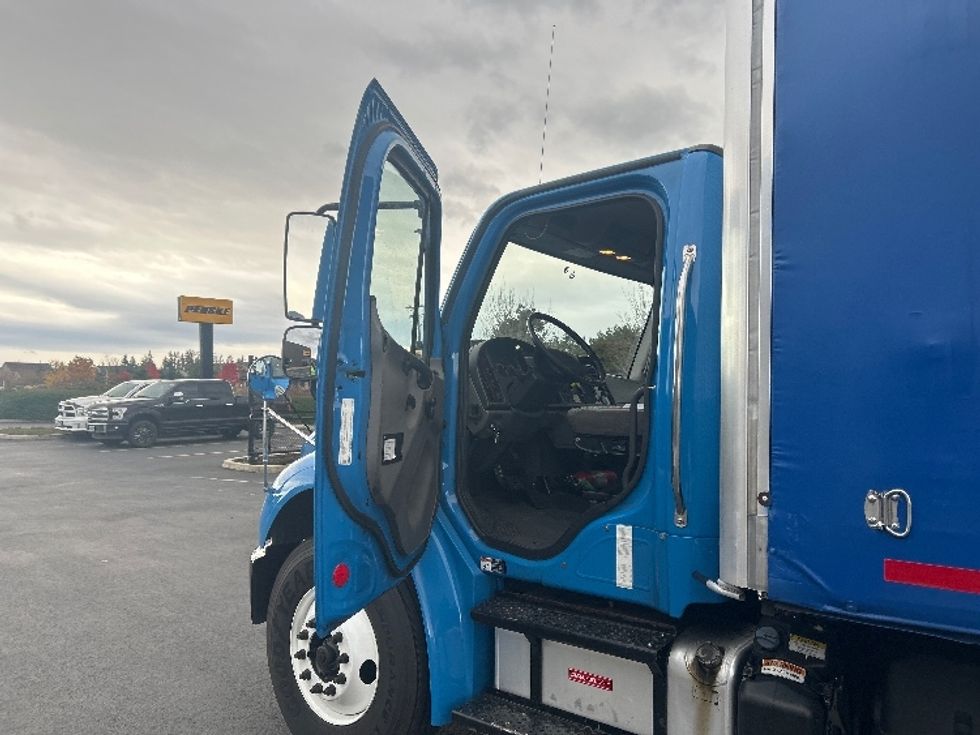 Flatbed Truck-Light and Medium Duty Trucks-Freightliner-2015-M2-Clackamas-OR-113,852\n\t\tmiles-$ 49,250 - Image 16
