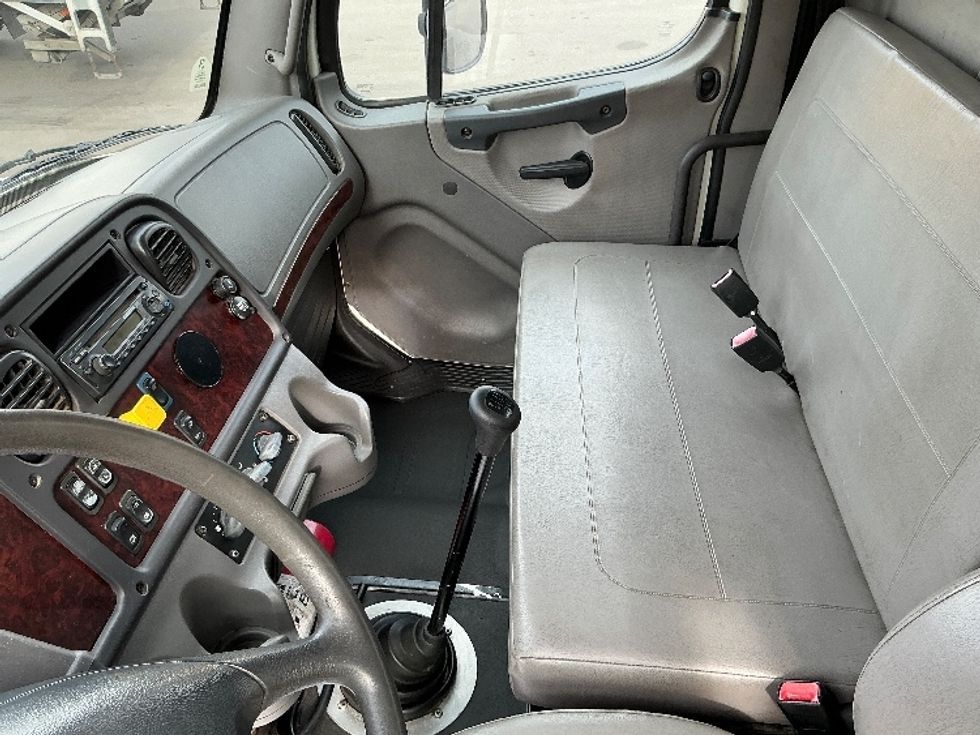 Flatbed Truck-Light and Medium Duty Trucks-Freightliner-2015-M2-Fontana-CA-198,229\n\t\tmiles-$ 32,000 - Image 19