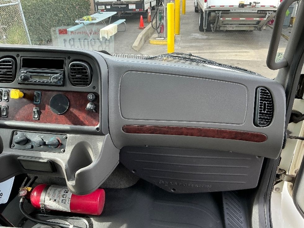 Flatbed Truck-Light and Medium Duty Trucks-Freightliner-2015-M2-Fontana-CA-198,229\n\t\tmiles-$ 32,000 - Image 21