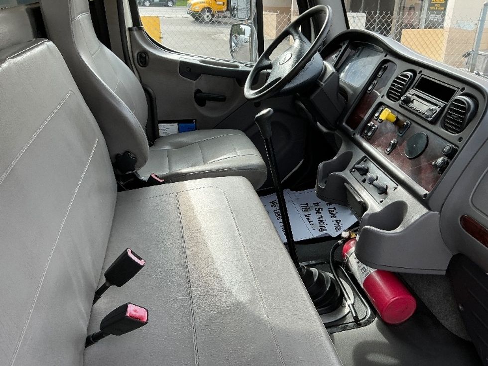 Flatbed Truck-Light and Medium Duty Trucks-Freightliner-2015-M2-Fontana-CA-198,229\n\t\tmiles-$ 32,000 - Image 22