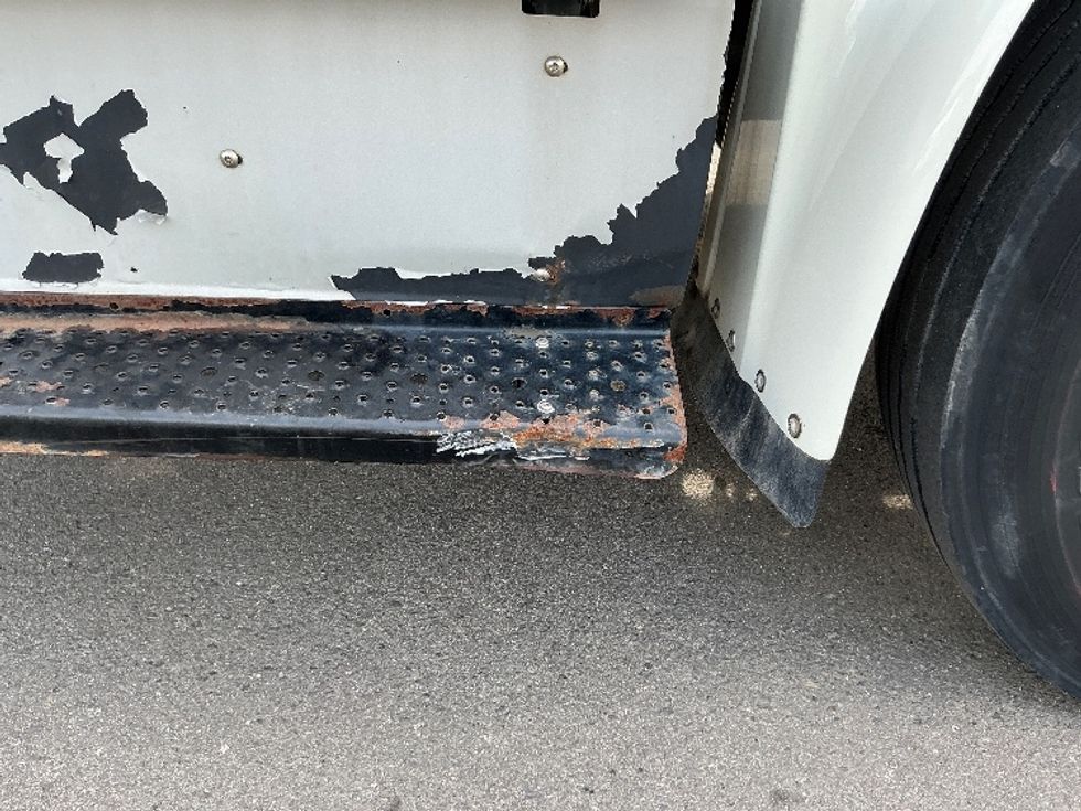 Flatbed Truck-Light and Medium Duty Trucks-Freightliner-2015-M2-Fontana-CA-198,229\n\t\tmiles-$ 32,000 - Image 27