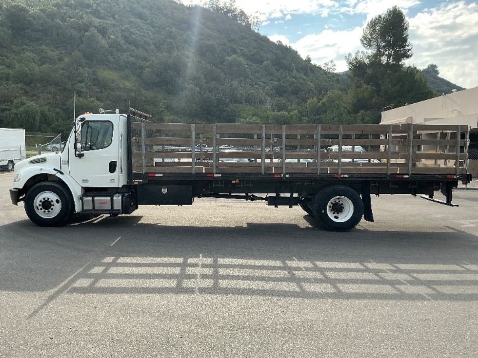 Flatbed Truck-Light and Medium Duty Trucks-Freightliner-2015-M2-Fontana-CA-198,229\n\t\tmiles-$ 32,000 - Image 4