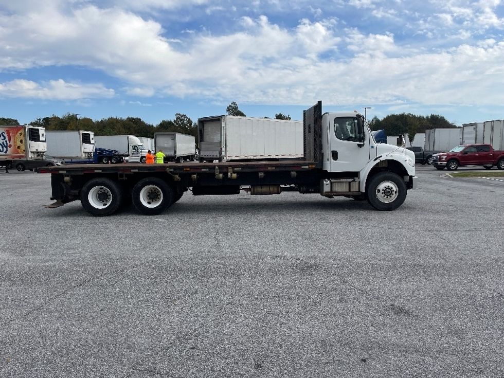Flatbed Truck-Light and Medium Duty Trucks-Freightliner-2015-M2-Greenville-SC-207,833\n\t\tmiles-$ 47,500 - Image 15