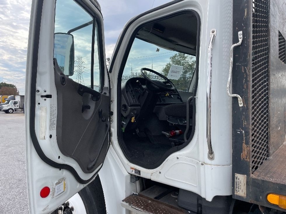 Flatbed Truck-Light and Medium Duty Trucks-Freightliner-2015-M2-Greenville-SC-207,833\n\t\tmiles-$ 47,500 - Image 16