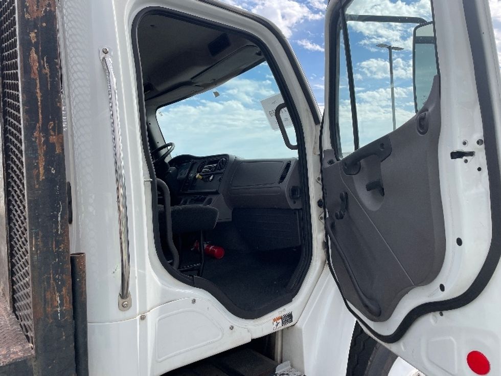 Flatbed Truck-Light and Medium Duty Trucks-Freightliner-2015-M2-Greenville-SC-207,833\n\t\tmiles-$ 47,500 - Image 20