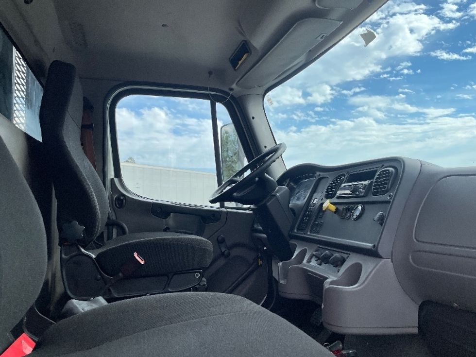 Flatbed Truck-Light and Medium Duty Trucks-Freightliner-2015-M2-Greenville-SC-207,833\n\t\tmiles-$ 47,500 - Image 22