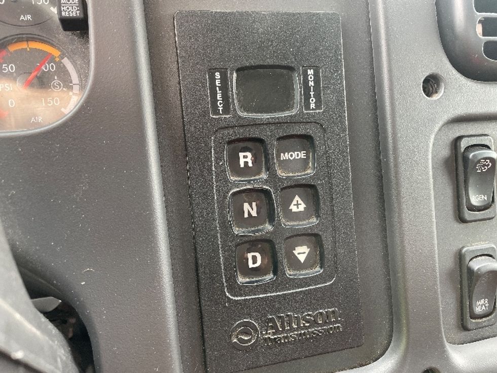 Flatbed Truck-Light and Medium Duty Trucks-Freightliner-2015-M2-Greenville-SC-207,833\n\t\tmiles-$ 47,500 - Image 25