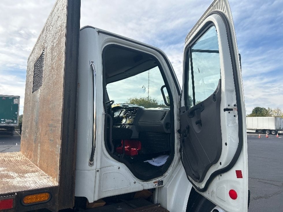 Flatbed Truck-Light and Medium Duty Trucks-Freightliner-2015-M2-Indianapolis-IN-214,840\n\t\tmiles-$ 50,000 - Image 16
