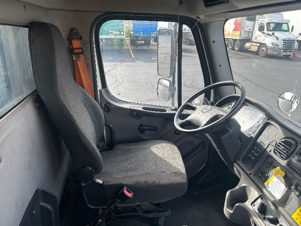 Flatbed Truck-Light and Medium Duty Trucks-Freightliner-2015-M2-Indianapolis-IN-214,840\n\t\tmiles-$ 50,000 - Image 18