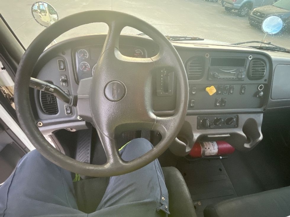 Flatbed Truck-Light and Medium Duty Trucks-Freightliner-2015-M2-Orlando-FL-139,738\n\t\tmiles-$ 48,000 - Image 17