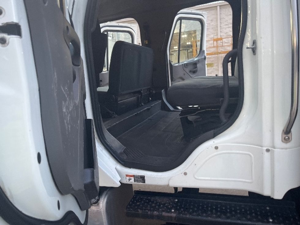 Flatbed Truck-Light and Medium Duty Trucks-Freightliner-2015-M2-Orlando-FL-139,738\n\t\tmiles-$ 48,000 - Image 24