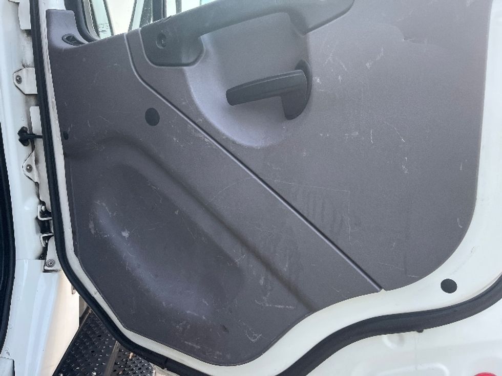 Flatbed Truck-Light and Medium Duty Trucks-Freightliner-2015-M2-Orlando-FL-139,738\n\t\tmiles-$ 48,000 - Image 26