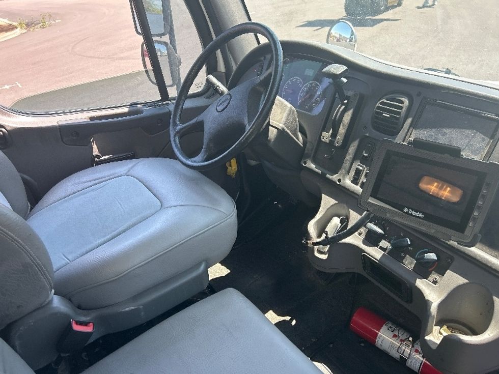 Flatbed Truck-Light and Medium Duty Trucks-Freightliner-2015-M2-Phoenix-AZ-65,882\n\t\tmiles-$ 46,750 - Image 22