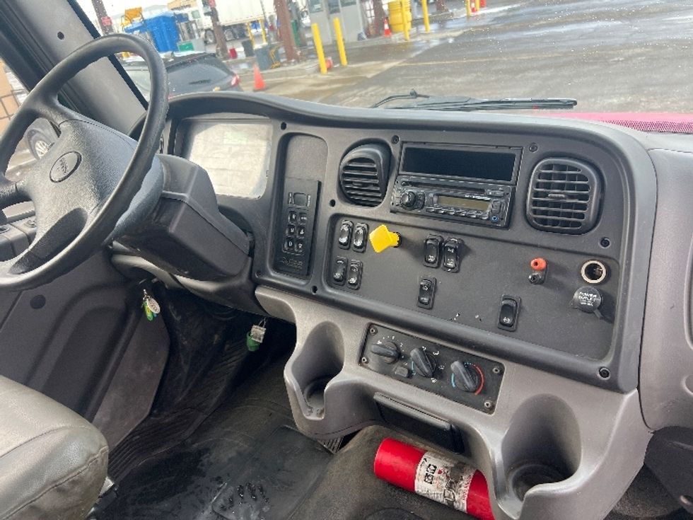 Flatbed Truck-Light and Medium Duty Trucks-Freightliner-2015-M2-Rochester-NY-114,978\n\t\tmiles-$ 46,250 - Image 22