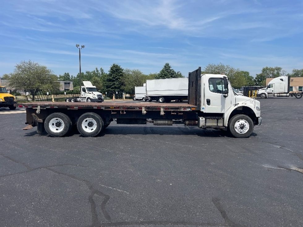 Flatbed Truck-Light and Medium Duty Trucks-Freightliner-2015-M2-South Bend-IN-239,716\n\t\tmiles-$ 44,000 - Image 15