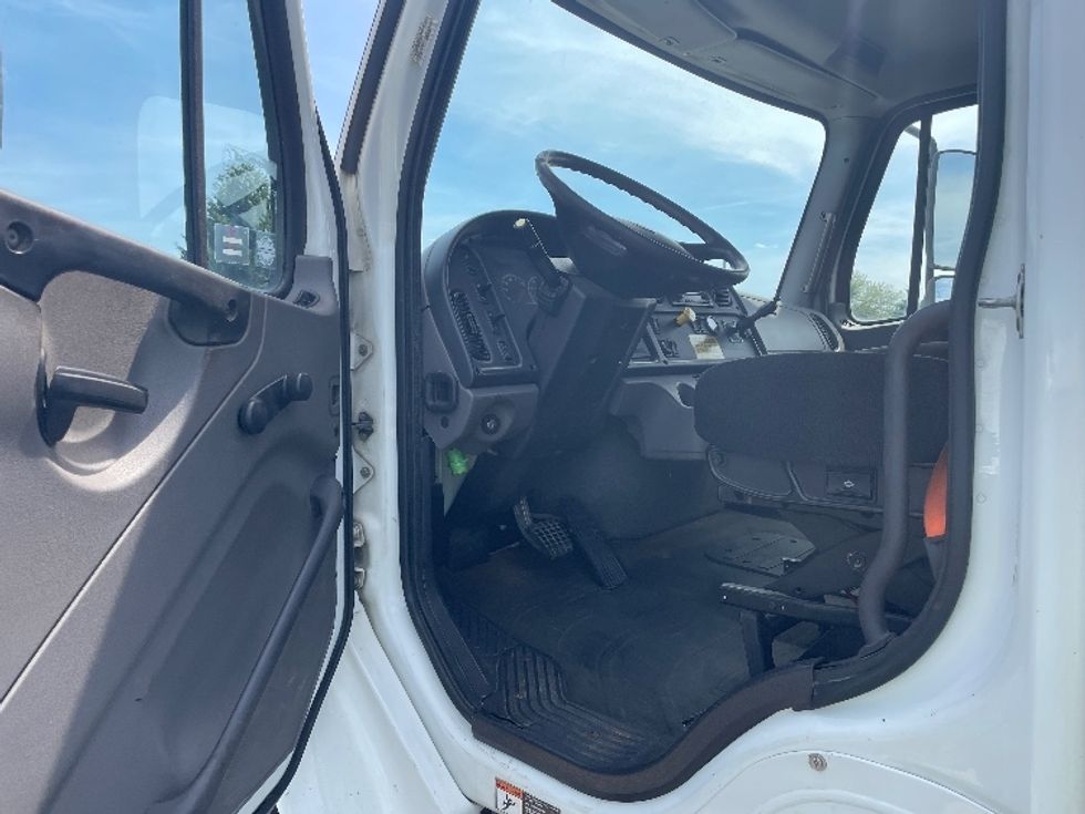 Flatbed Truck-Light and Medium Duty Trucks-Freightliner-2015-M2-South Bend-IN-239,716\n\t\tmiles-$ 44,000 - Image 16