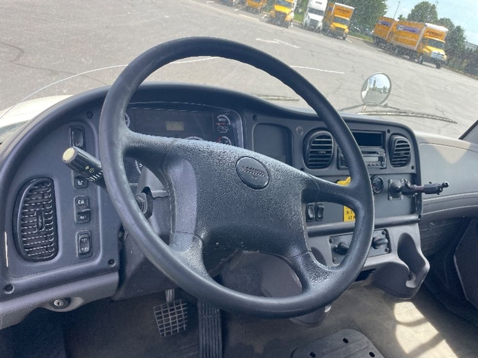 Flatbed Truck-Light and Medium Duty Trucks-Freightliner-2015-M2-South Bend-IN-239,716\n\t\tmiles-$ 44,000 - Image 17
