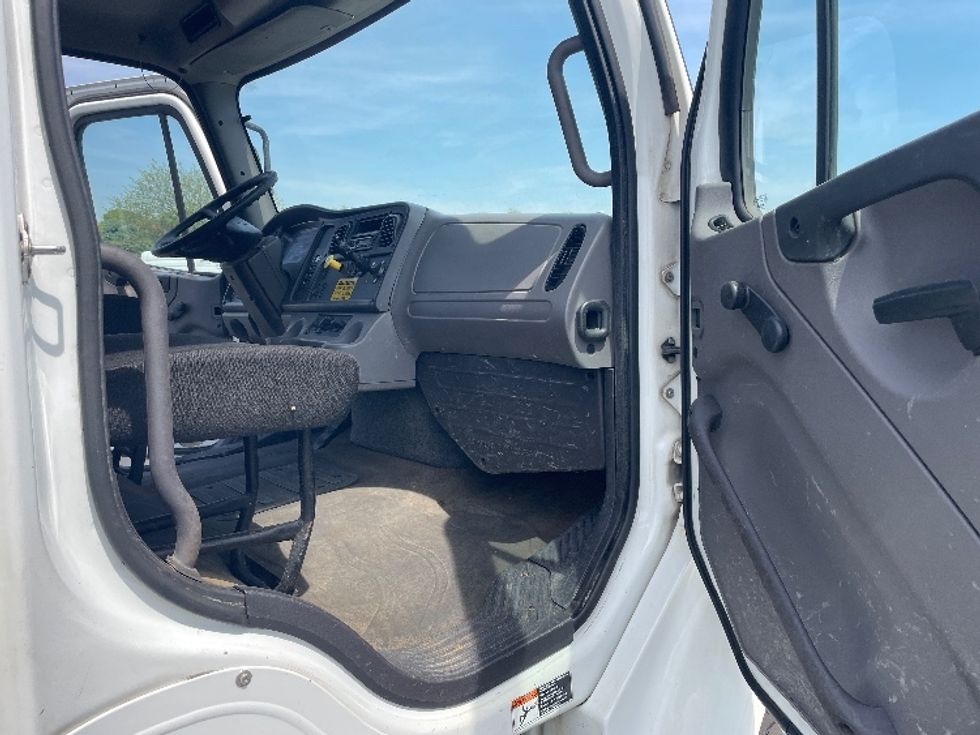 Flatbed Truck-Light and Medium Duty Trucks-Freightliner-2015-M2-South Bend-IN-239,716\n\t\tmiles-$ 44,000 - Image 20