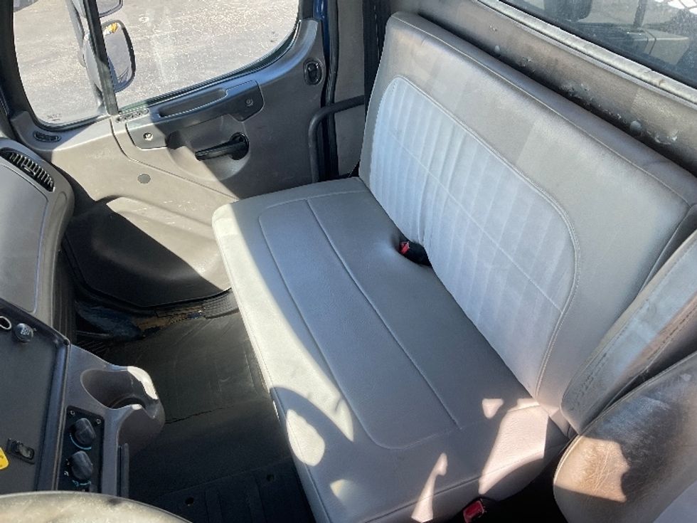 Flatbed Truck-Light and Medium Duty Trucks-Freightliner-2015-M2-Torrance-CA-190,743\n\t\tmiles-$ 39,500 - Image 17