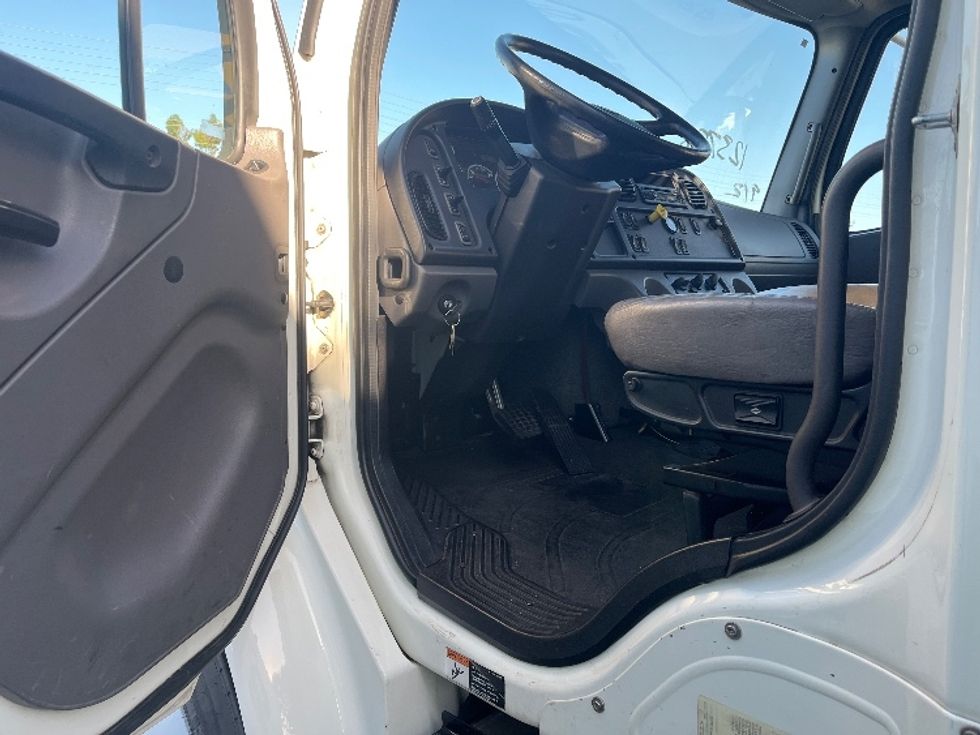 Flatbed Truck-Light and Medium Duty Trucks-Freightliner-2015-M2-Torrance-CA-53,877\n\t\tmiles-$ 49,500 - Image 15