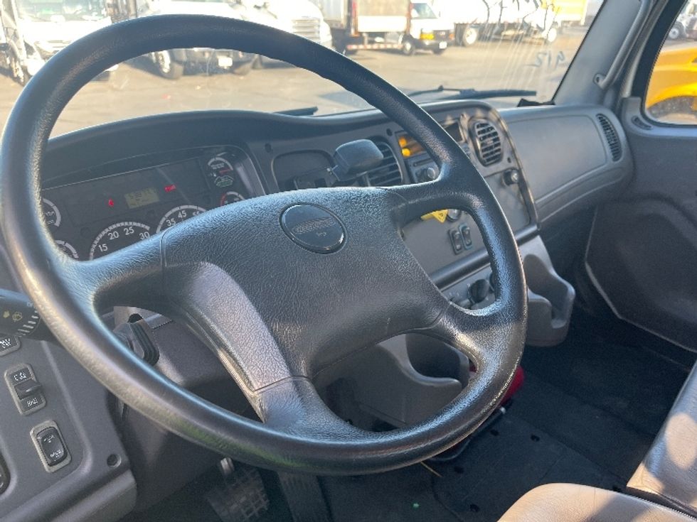 Flatbed Truck-Light and Medium Duty Trucks-Freightliner-2015-M2-Torrance-CA-53,877\n\t\tmiles-$ 49,500 - Image 17