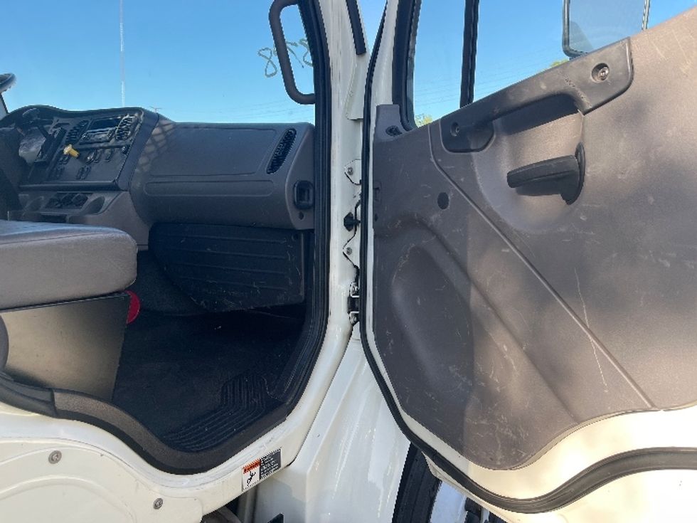 Flatbed Truck-Light and Medium Duty Trucks-Freightliner-2015-M2-Torrance-CA-53,877\n\t\tmiles-$ 49,500 - Image 19