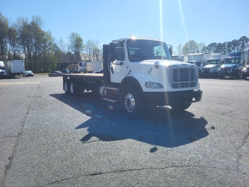 Flatbed Truck-Light and Medium Duty Trucks-Freightliner-2015-M211264S-Charlotte-NC-349,964\n\t\tmiles-$ 61,000 - Image 1