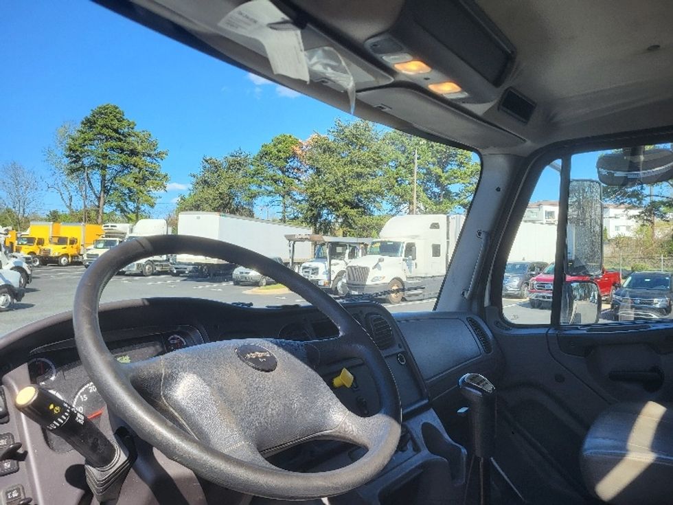 Flatbed Truck-Light and Medium Duty Trucks-Freightliner-2015-M211264S-Charlotte-NC-349,964\n\t\tmiles-$ 61,000 - Image 14