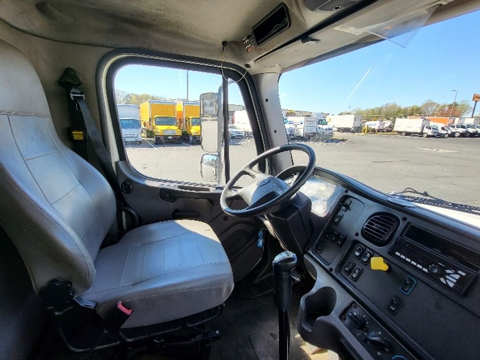 Flatbed Truck-Light and Medium Duty Trucks-Freightliner-2015-M211264S-Charlotte-NC-349,964\n\t\tmiles-$ 61,000 - Image 16