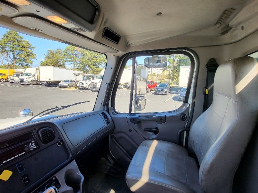 Flatbed Truck-Light and Medium Duty Trucks-Freightliner-2015-M211264S-Charlotte-NC-349,964\n\t\tmiles-$ 61,000 - Image 17