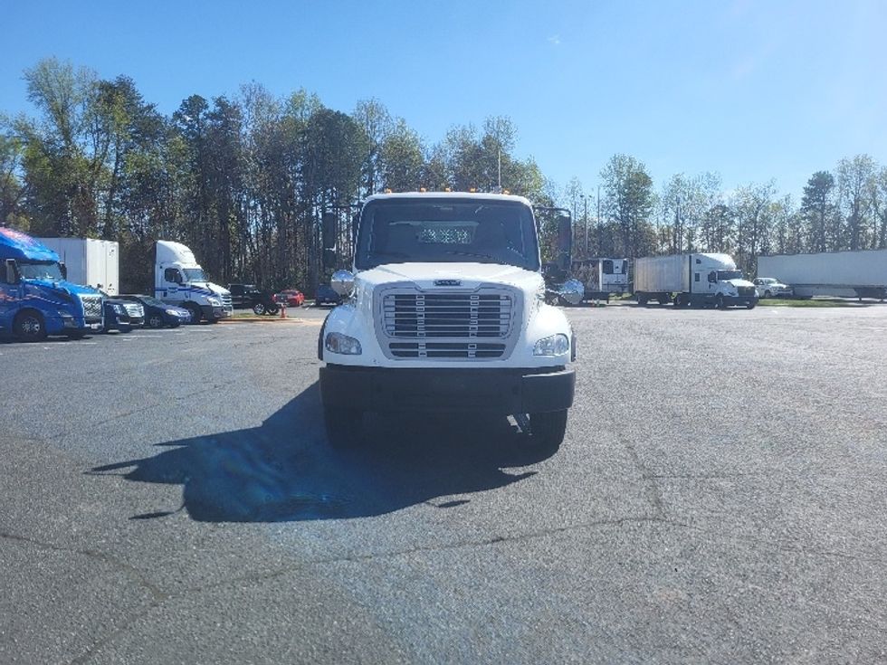 Flatbed Truck-Light and Medium Duty Trucks-Freightliner-2015-M211264S-Charlotte-NC-349,964\n\t\tmiles-$ 61,000 - Image 2