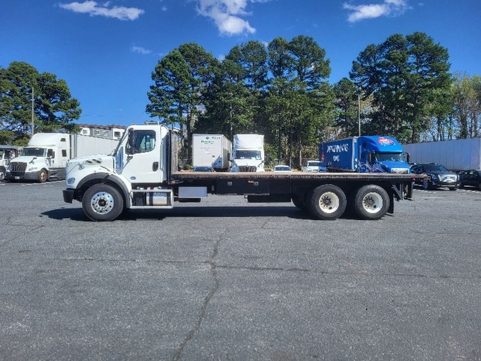 Flatbed Truck-Light and Medium Duty Trucks-Freightliner-2015-M211264S-Charlotte-NC-349,964\n\t\tmiles-$ 61,000 - Image 4