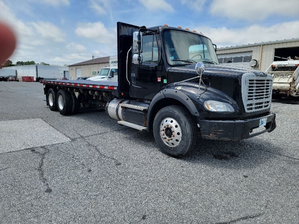 Flatbed Truck-Light and Medium Duty Trucks-Freightliner-2015-M211264S-Milford-DE-192,295\n\t\tmiles-$ 65,250 - Image 1