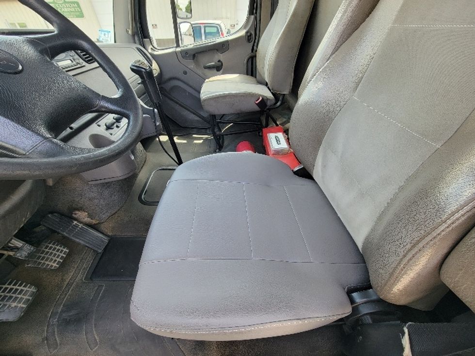 Flatbed Truck-Light and Medium Duty Trucks-Freightliner-2015-M211264S-Milford-DE-192,295\n\t\tmiles-$ 65,250 - Image 13