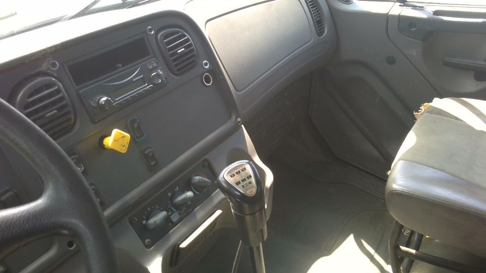 Flatbed Truck-Light and Medium Duty Trucks-Freightliner-2015-M211264S-Milford-DE-192,295\n\t\tmiles-$ 65,250 - Image 15