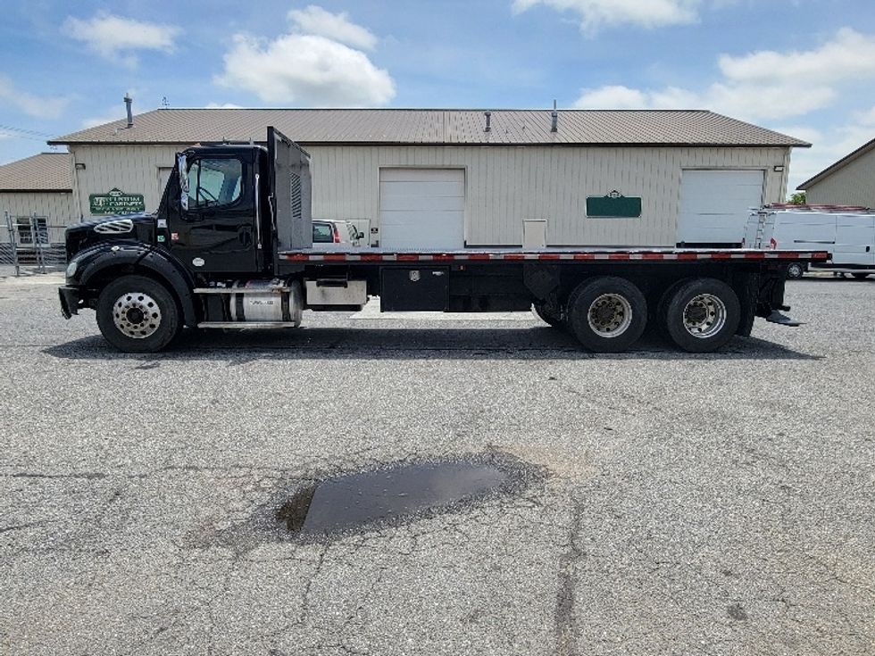 Flatbed Truck-Light and Medium Duty Trucks-Freightliner-2015-M211264S-Milford-DE-192,295\n\t\tmiles-$ 65,250 - Image 4