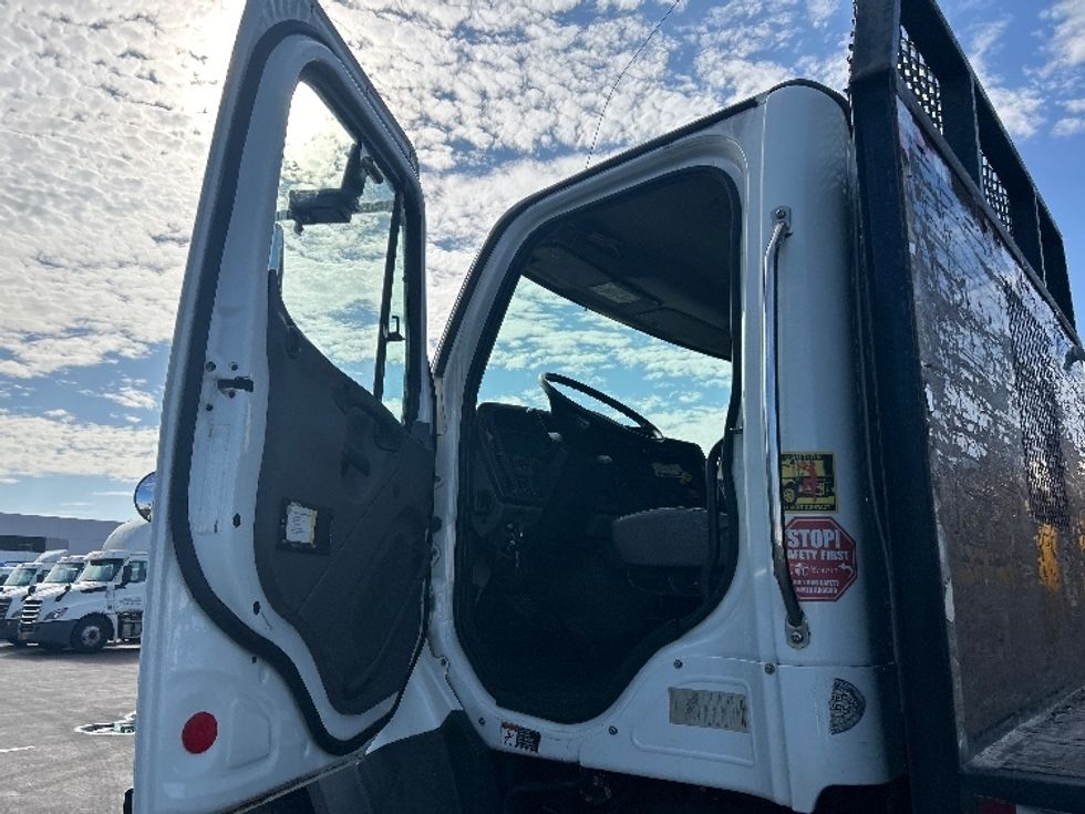 Flatbed Truck-Light and Medium Duty Trucks-Freightliner-2016-114SD-Torrance-CA-134,250\n\t\tmiles-$ 83,500 - Image 12