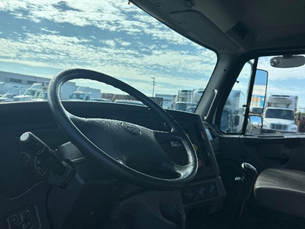 Flatbed Truck-Light and Medium Duty Trucks-Freightliner-2016-114SD-Torrance-CA-134,250\n\t\tmiles-$ 83,500 - Image 13