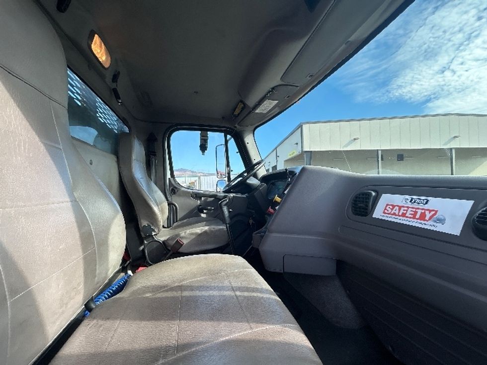 Flatbed Truck-Light and Medium Duty Trucks-Freightliner-2016-114SD-Torrance-CA-134,250\n\t\tmiles-$ 83,500 - Image 17