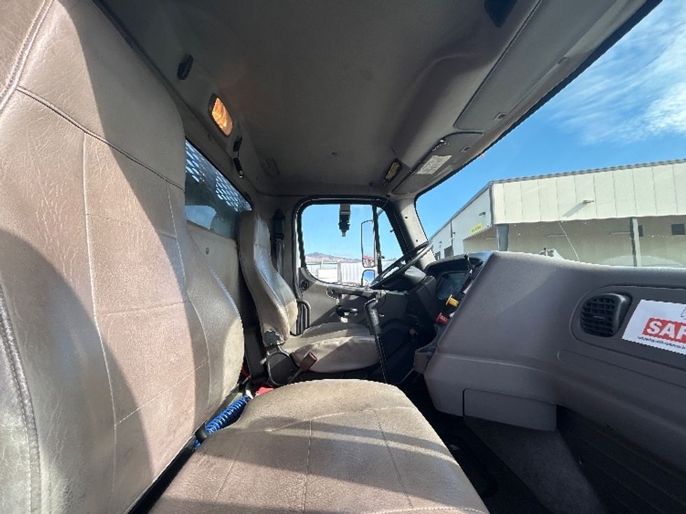 Flatbed Truck-Light and Medium Duty Trucks-Freightliner-2016-114SD-Torrance-CA-134,250\n\t\tmiles-$ 83,500 - Image 18