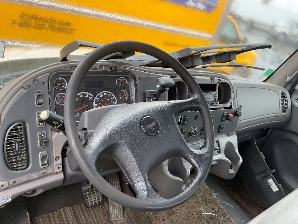 Flatbed Truck-Light and Medium Duty Trucks-Freightliner-2016-M2-Anaheim-CA-265,841\n\t\tmiles-$ 35,500 - Image 18