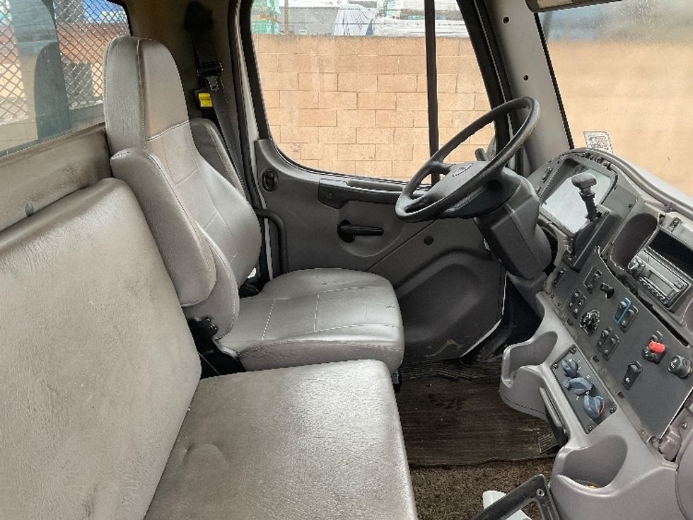 Flatbed Truck-Light and Medium Duty Trucks-Freightliner-2016-M2-Anaheim-CA-265,841\n\t\tmiles-$ 35,500 - Image 22