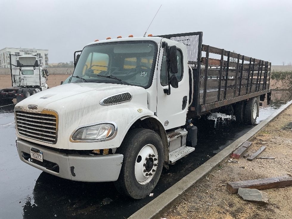 2016 Freightliner M2 106 Medium Duty photo 3