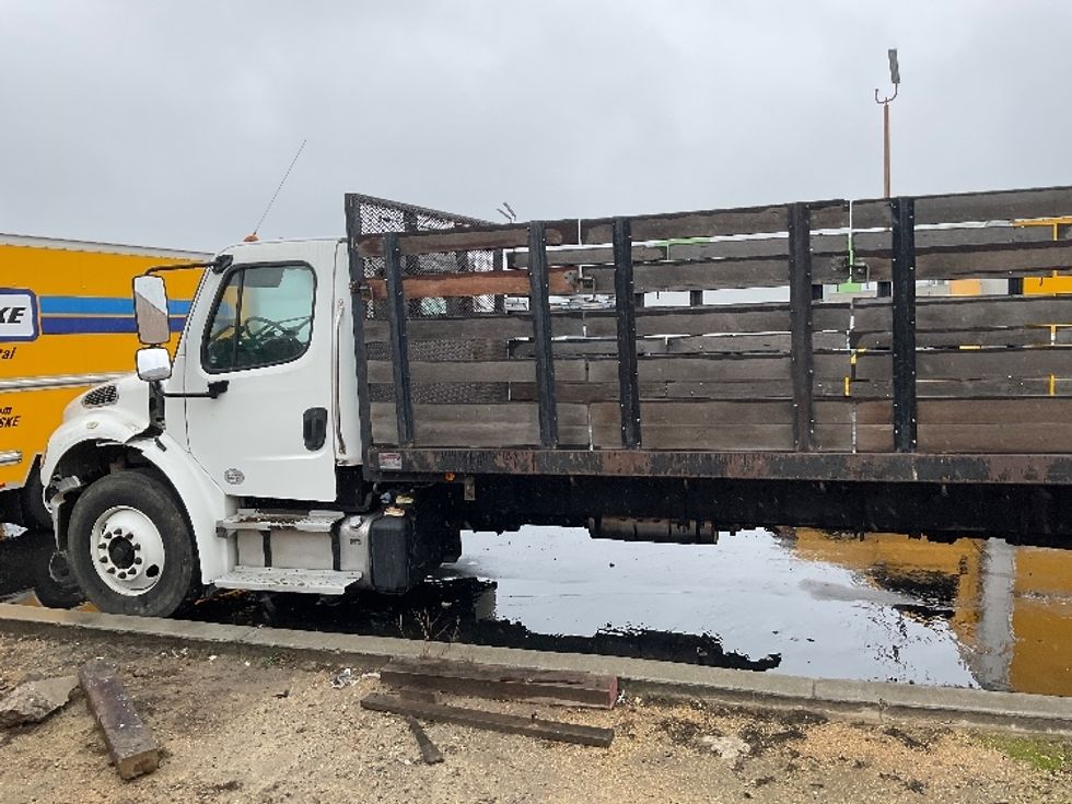 2016 Freightliner M2 106 Medium Duty photo 4