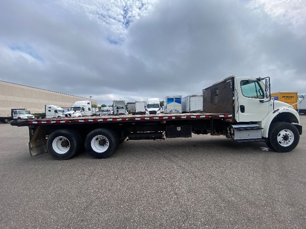 Flatbed Truck-Light and Medium Duty Trucks-Freightliner-2016-M2-Brooklyn Park-MN-157,920\n\t\tmiles-$ 63,250 - Image 14